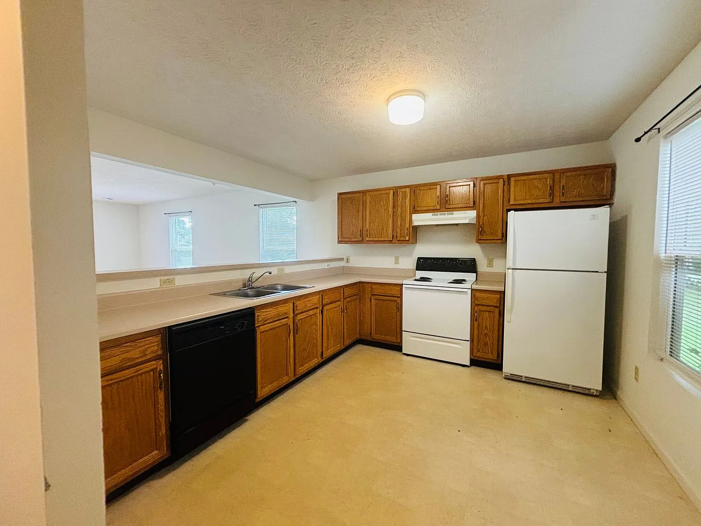 3 Bedroom 2.5 Bath Townhouse — Photo 3