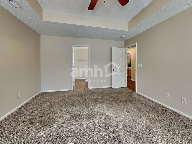 5013 Springdale Dr — Photo 9