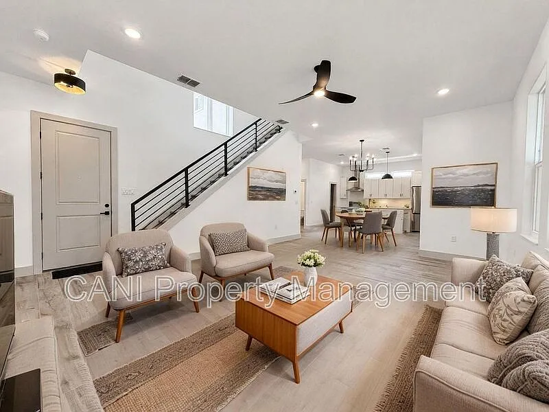 3 bed, 2.5 bath, 2950 sqft, $3,650 — Photo 2
