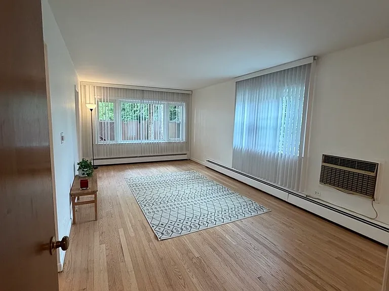 1995 Howard St #1R — Photo 4