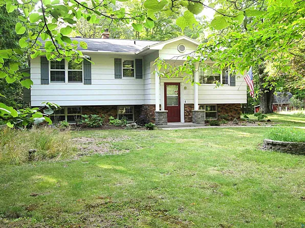 6030 Helm Rd, Duluth, MN 55811
