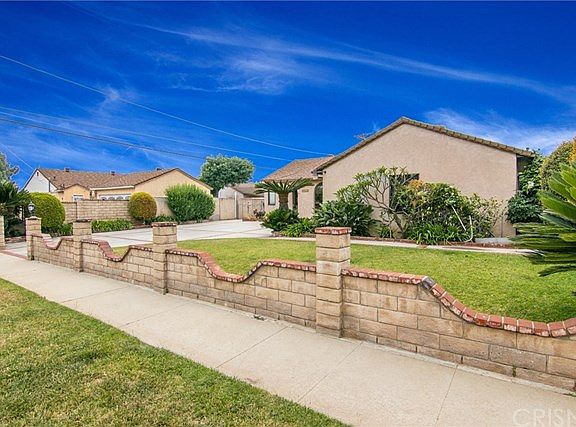 4th image of 9943 Saloma Ave