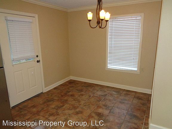 3rd image of 215 Edinburg Way