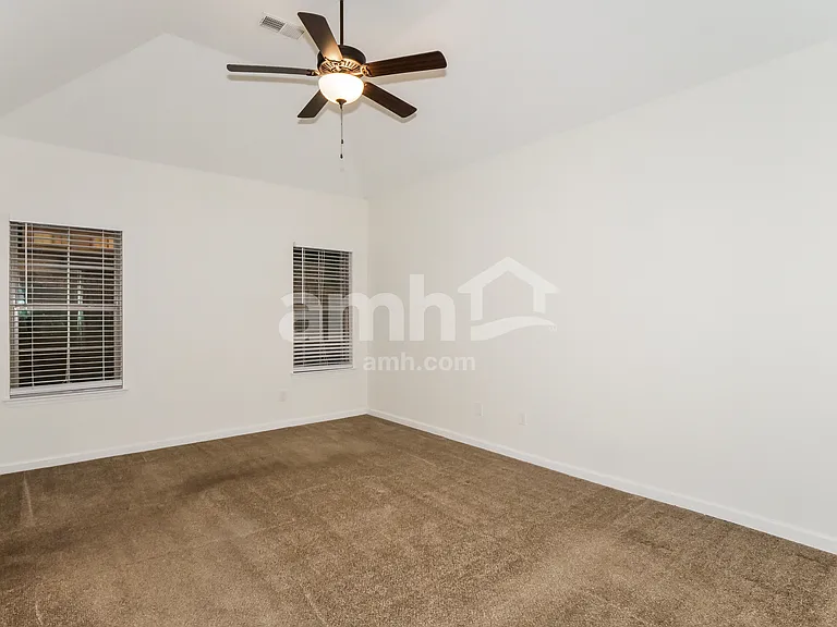 45 Donna Lyn Dr — Photo 10