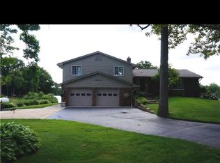 2350 Carlos Dr, Waterford, MI 48327