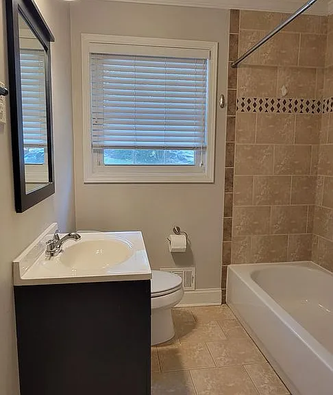 2497 Wentworth Dr NE — Photo 17