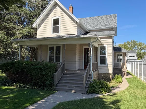 527 1st St, Baraboo, WI 53913