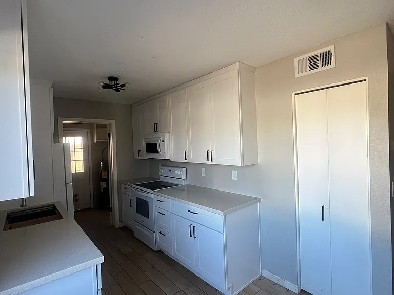 2851 E Capri Cir — Photo 19