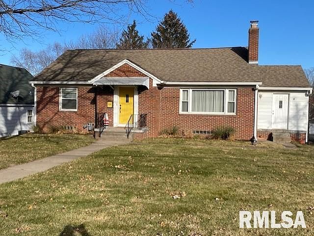 2740 Nichols Ln, Davenport, IA 52803 - Zillow