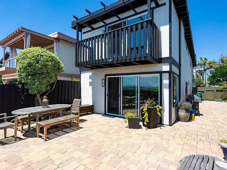 2473 Geranium St — Photo 12