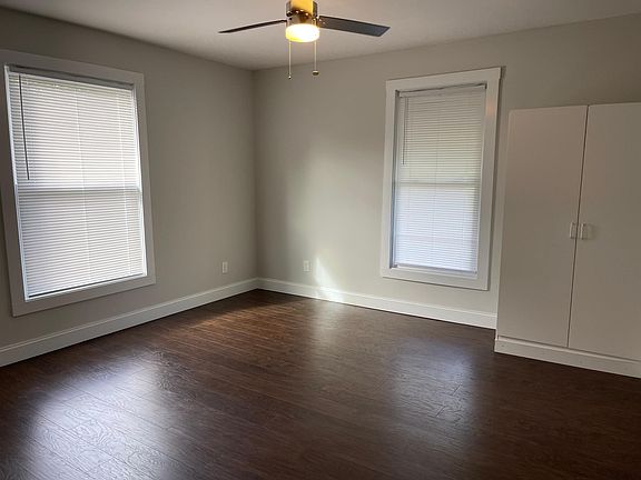 2nd image of 420 Maple St W #5