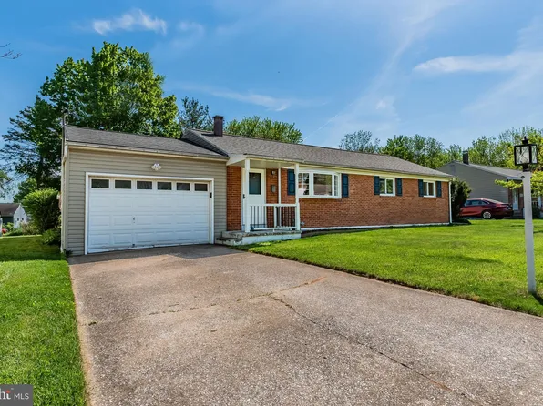 76 Kensington Dr, Camp Hill, PA 17011