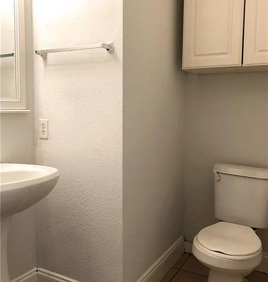 7001 Oak Meadow Cir #B — Photo 11