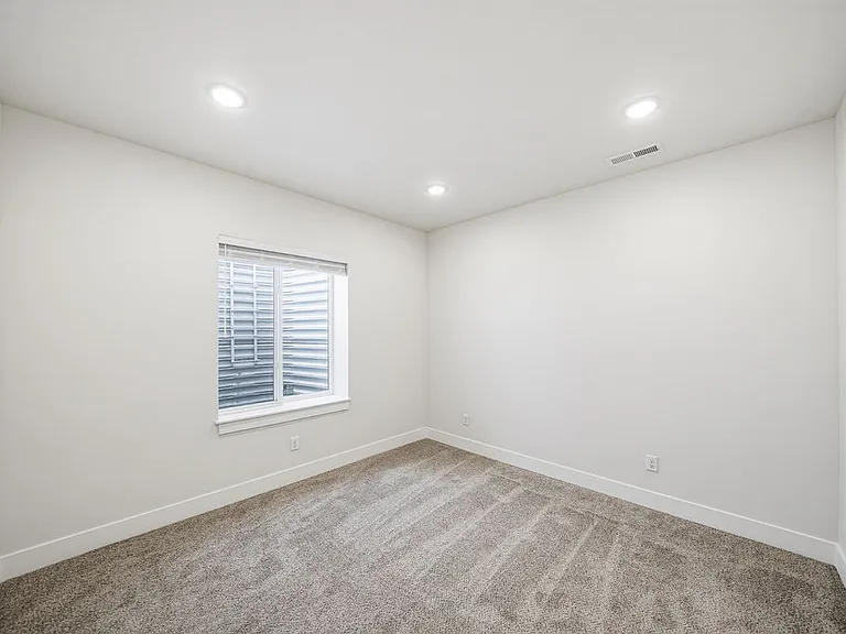 475 E River Ln — Photo 21