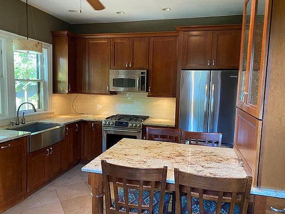 5th image of 831 Franklin Ave #831
