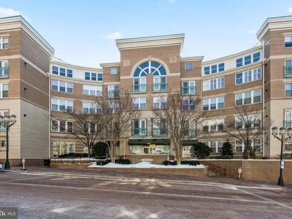 12001 Market St APT 266, Reston, VA 20190