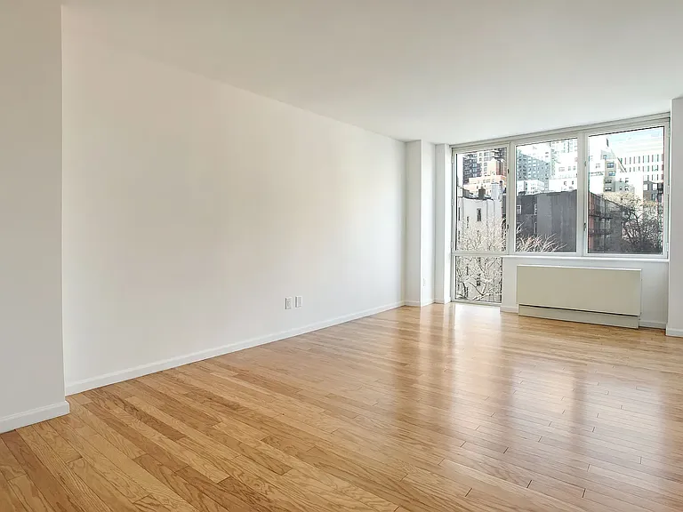 400 E 66th St #16D — Photo 1