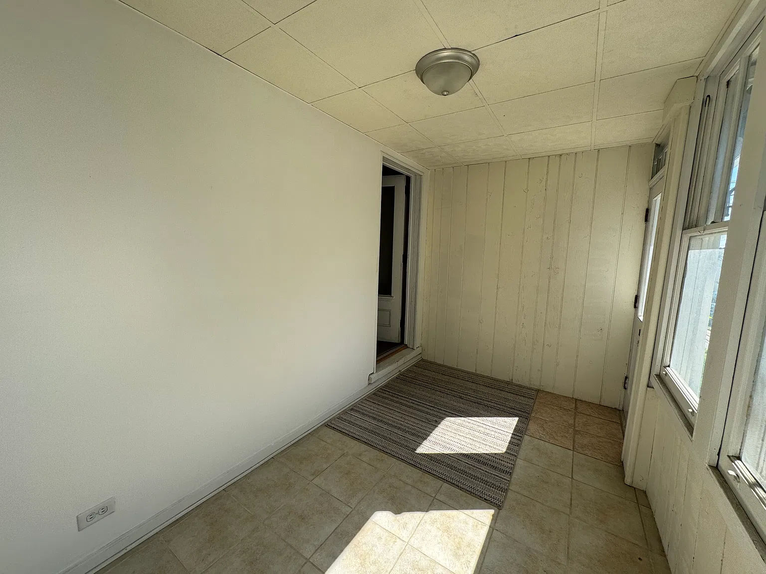 2 bed, 1057 sqft, $1,950 — Photo 3