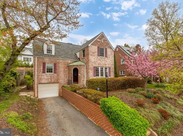 4809 Wellington Dr, Chevy Chase, MD 20815