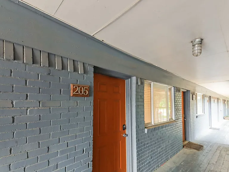 Reiger Park Apartments — Photo 35