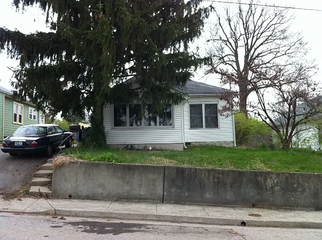 352 Bassett Ave — Photo 1