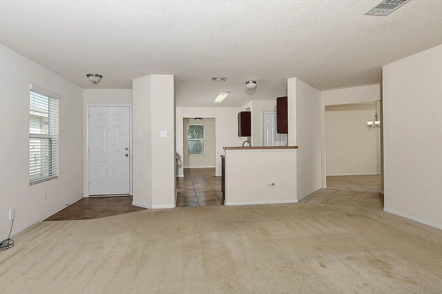 4 bed, 2.5 bath, 2344 sqft, $2,250 — Photo 4