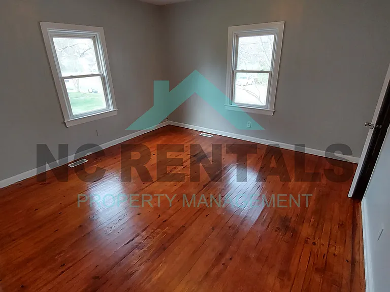 1410 Maple St — Photo 7