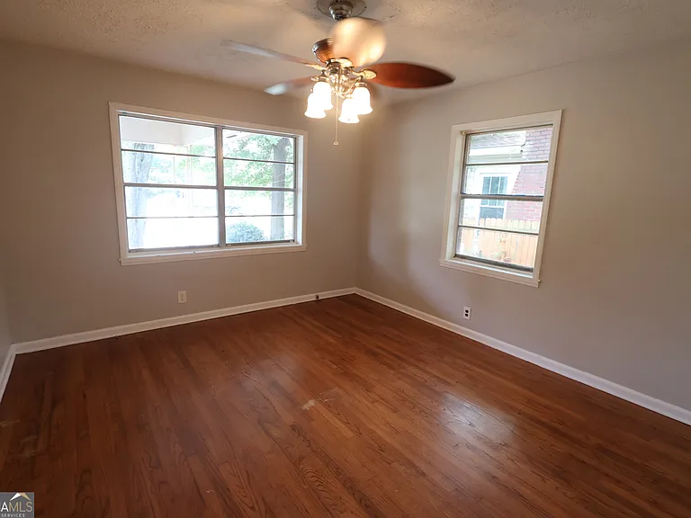 615 N Jefferson St NE — Photo 16