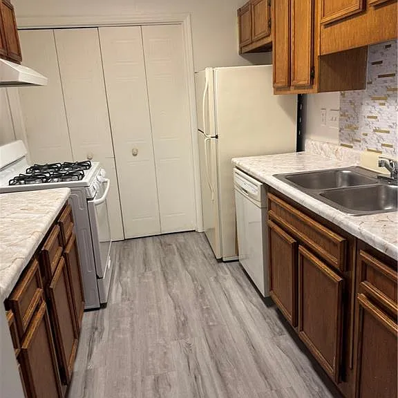 701 Miller Ct #701 — Photo 3