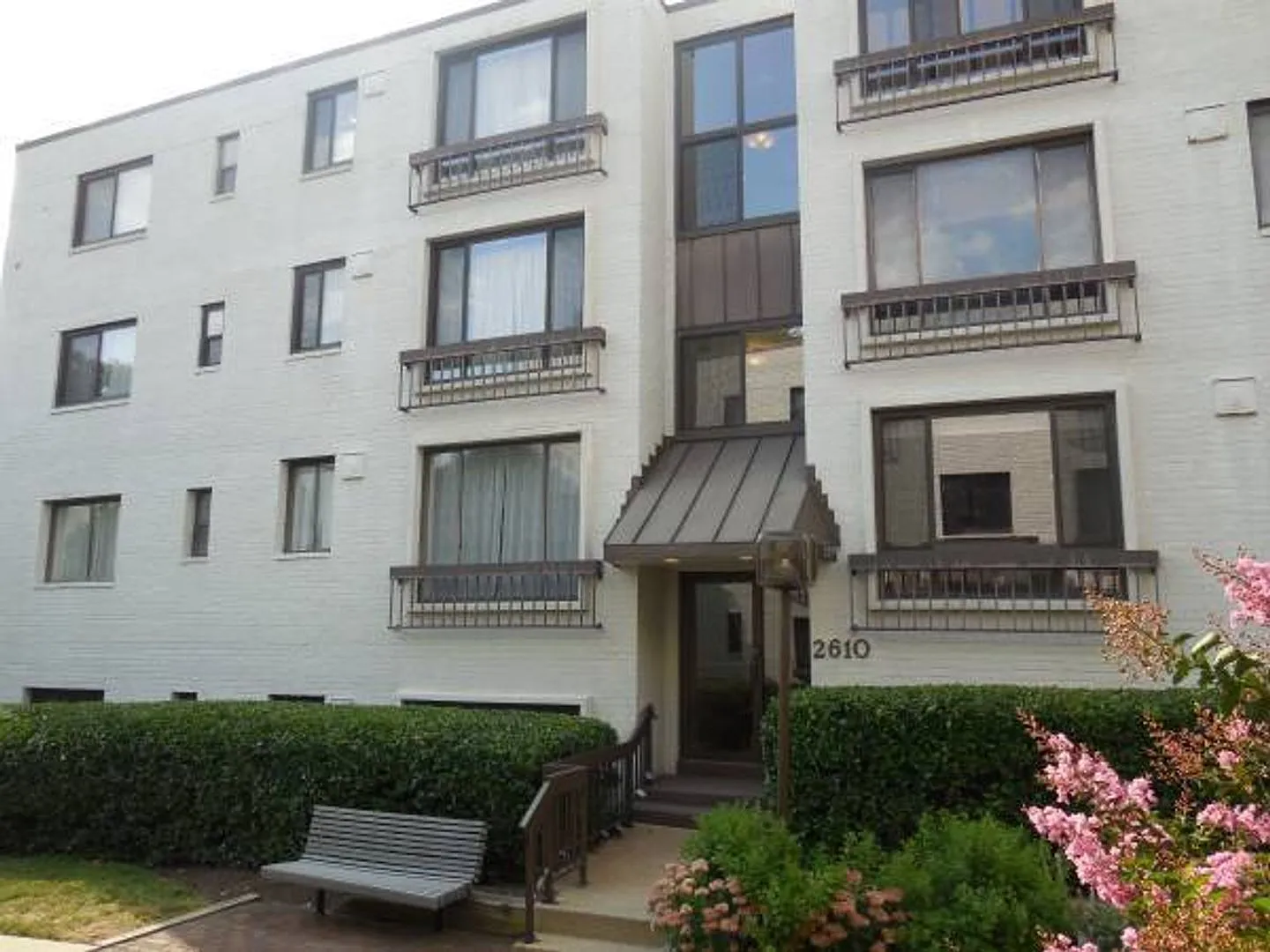 $2,050 / 2br - 750ft2 - Glover Park 2 Bedroom 1 Bath Central Air, Nice Kitchen + two car pkg! (26... — Photo 1