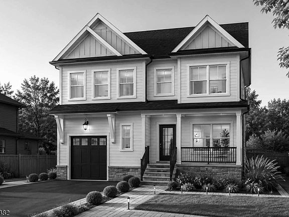 5th image of 439 Warren St