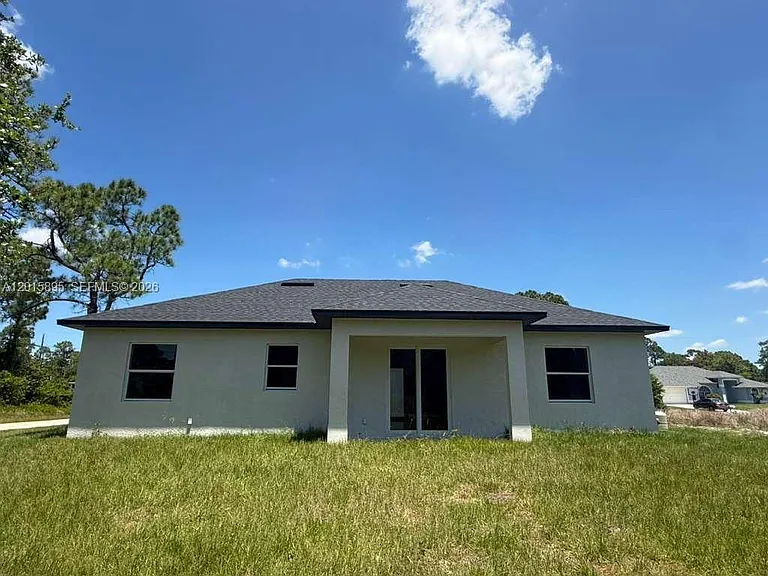 908 Winters St E — Photo 24