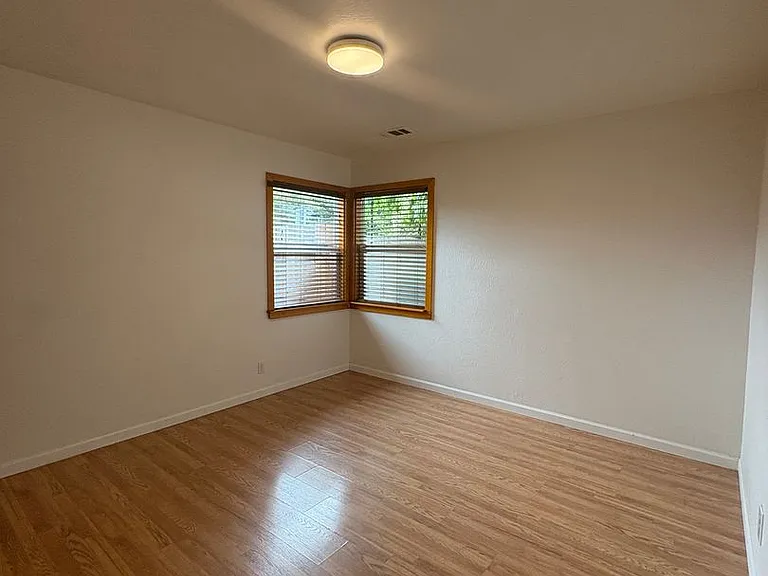 4817 Hansen Ave — Photo 3