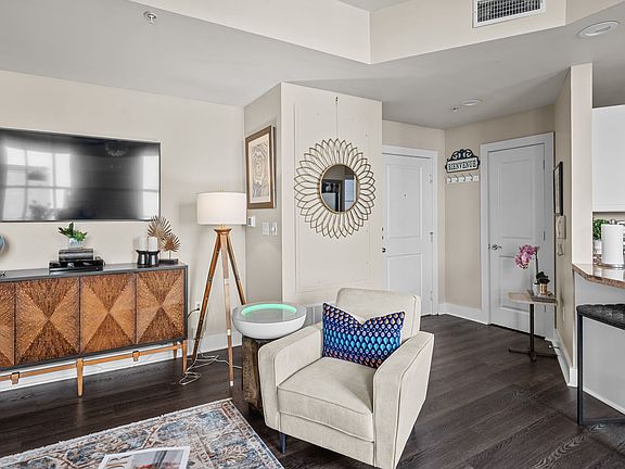 2nd image of 411 W 7th St APT 302