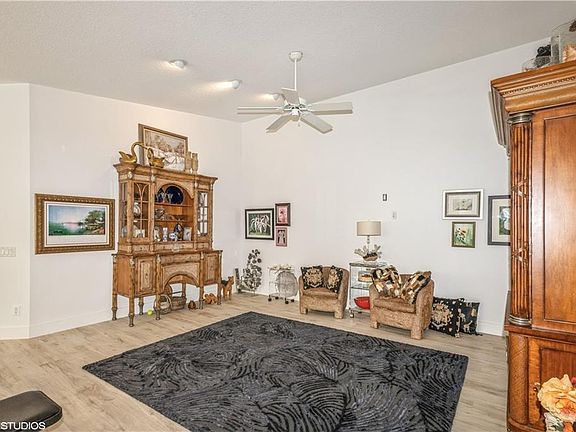 4th image of 5715 Drummond WAY