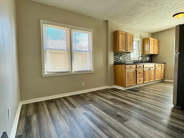 2355 Dahlen Ave — Photo 8