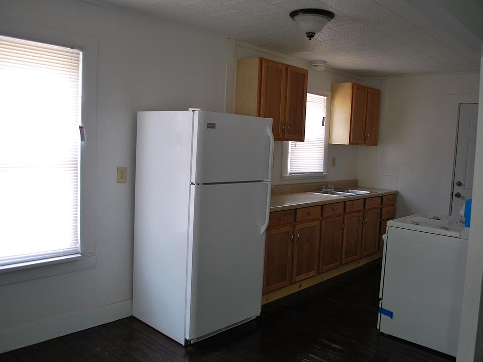 2nd image of 404 N Avenue F