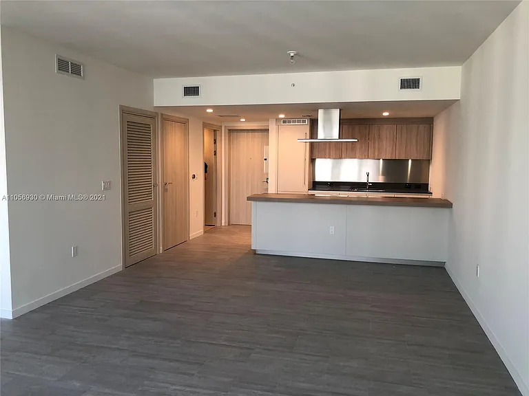 Brickell Plz — Photo 27