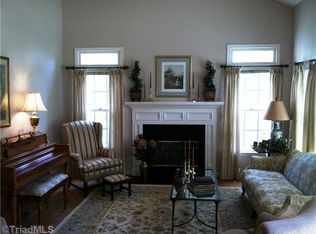 6322 River Hills Dr, Greensboro, NC 27410