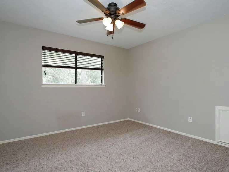 1 Greeningdon St — Photo 13
