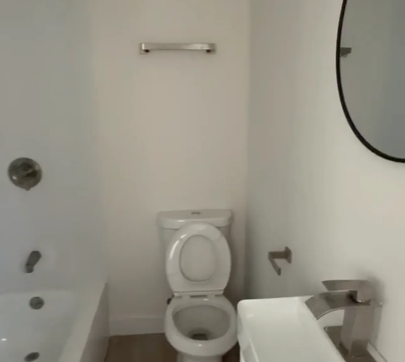 3 bed, 902 sqft, $1,600 — Photo 3