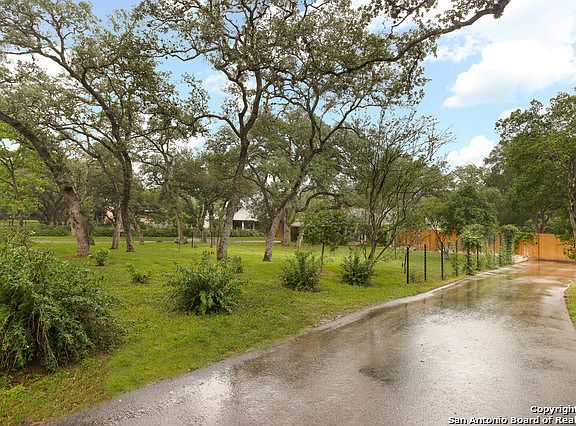 3rd image of 102 N MANTON LN