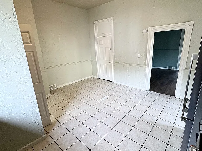 922 Evergreen Ave #1 — Photo 4