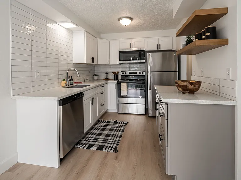 9105 SE 32nd Ave #2 — Photo 3
