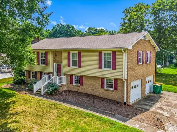 2758 Park Oak Dr, Clemmons, NC 27012