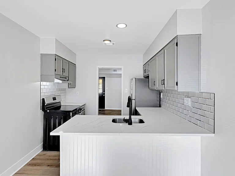 694 5th St — Photo 31