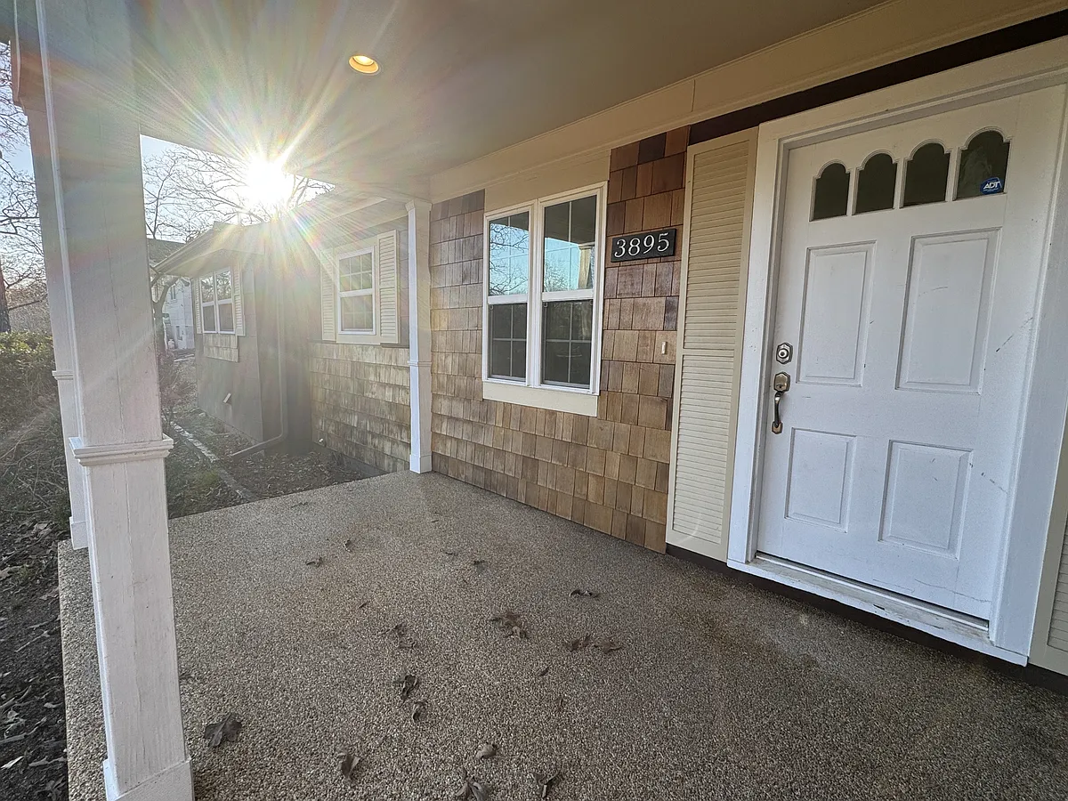 Building Photo - 3895 Azalean Dr