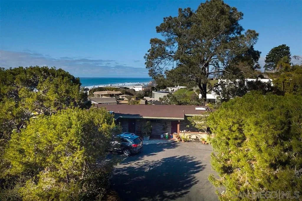 3 bed, 2.0 bath, 2000 sqft, $6,495 — Photo 4