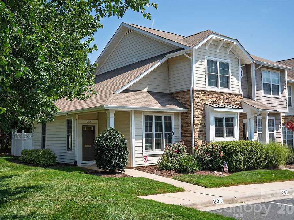 1st image of 207 Dawn Mist Ln