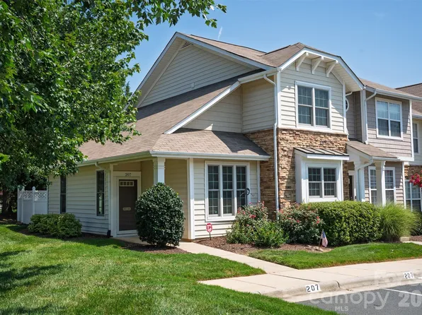 207 Dawn Mist Ln, Fort Mill, SC 29708